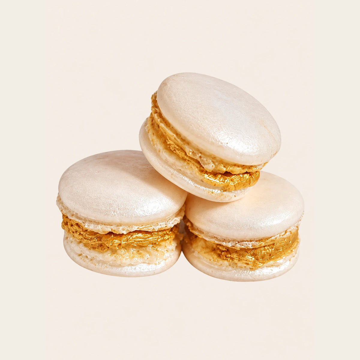 Fondants parfumés artisanaux en forme de macarons, vanille et détails dorés – ABREA Paris